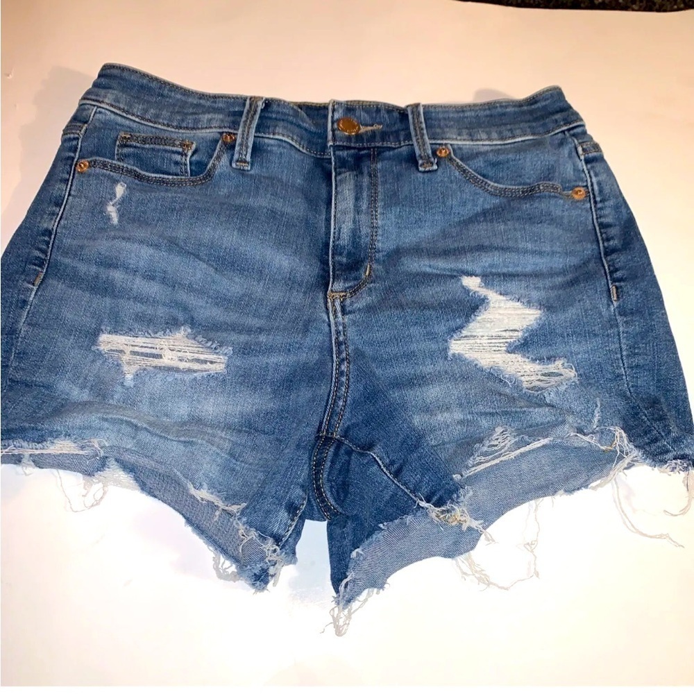 Universal Thread Women’s Denim Shorts Distressed Size 6 High Rise Shortie
